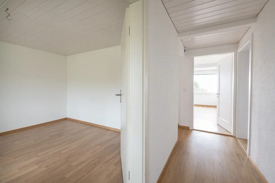 Frisch renovierte 4.5-Zimmer-Wohnung mit Balkon in Arch