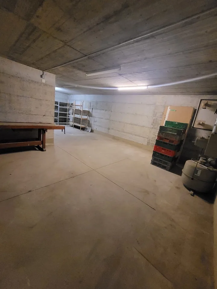 Exklusiver Lagerraum mit 90 m² – Viel Platz, direkter Zugang und attraktiver Mietzins