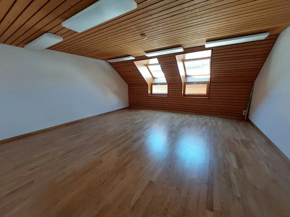 Grand bureau au 4ème étage de 182m2