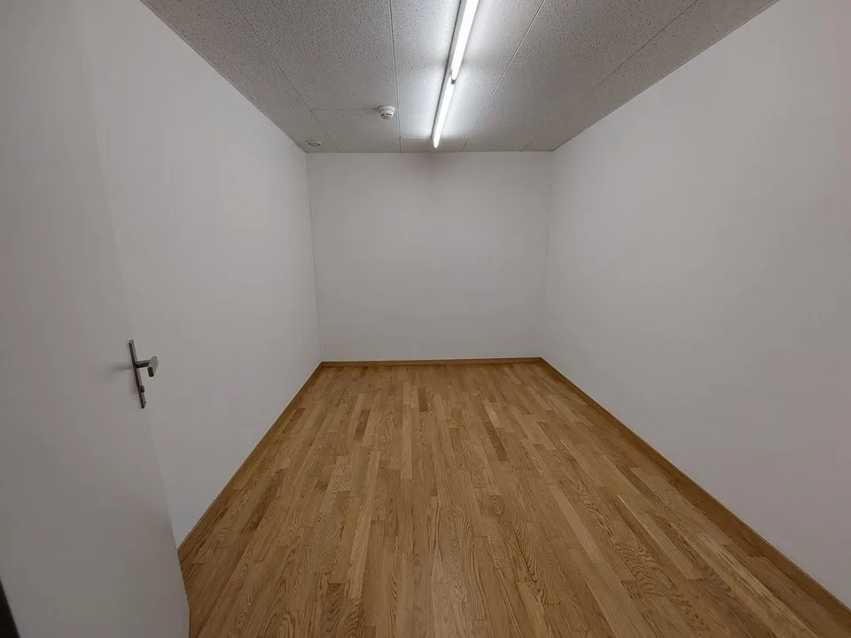 Grand bureau au 4ème étage de 182m2 – Foto 8 von 11