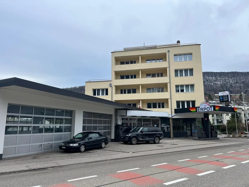 Autowerkstatt mit Waschplatz und Showroom   395 m2