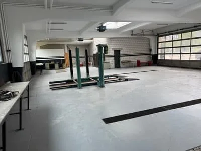 Autowerkstatt mit Waschplatz und Showroom   395 m2