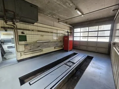 Autowerkstatt mit Waschplatz und Showroom   395 m2