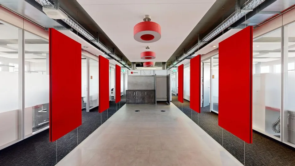 904 m2 Gewerbe-/Bürofläche