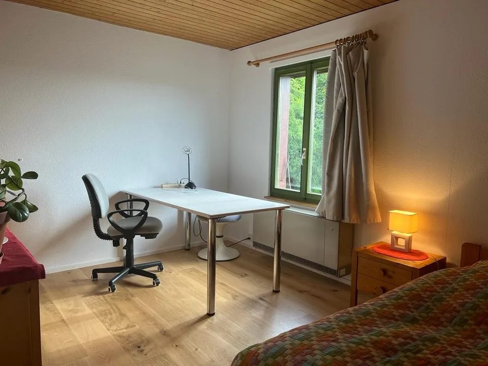Möbliertes Zimmer für Wochenaufenthalter:in