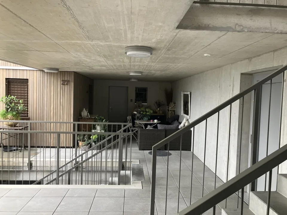 LICHTDURCHFLUTETE TERRASSENWOHNUNG