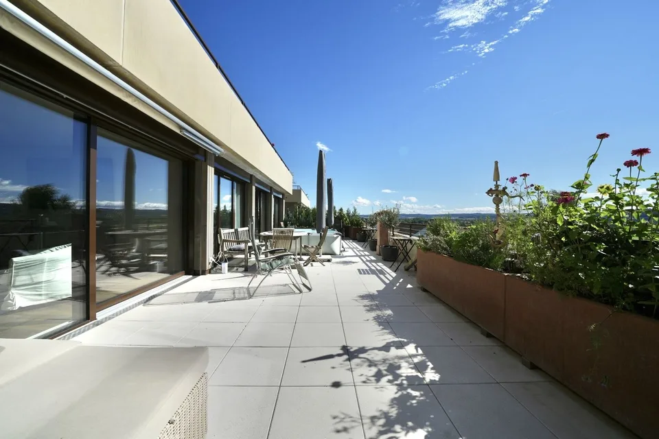 LICHTDURCHFLUTETE TERRASSENWOHNUNG