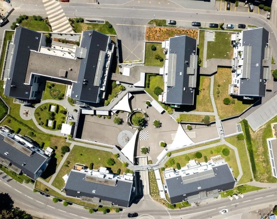 Attraktive Gewerbeflächen im lebendigen Zentrum von Studen BE – ideale Lage für Ihren Geschäftserfolg