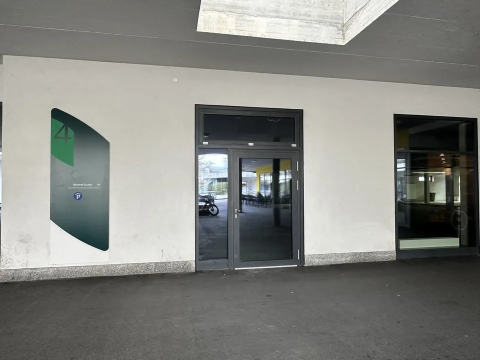Attraktive Gewerbeflächen im lebendigen Zentrum von Studen BE – ideale Lage für Ihren Geschäftserfolg