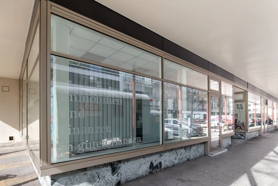 Nähe Hauptbahnhof Biel: Ausgebaute Ladenräumlichkeit