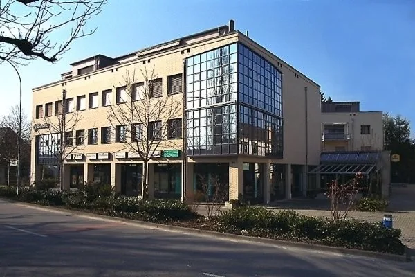 Einstellhallenplatz per sofort zu vermieten