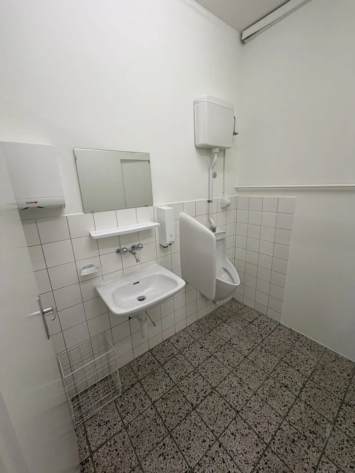 Gewerbefläche im 1.OG zu vermieten!