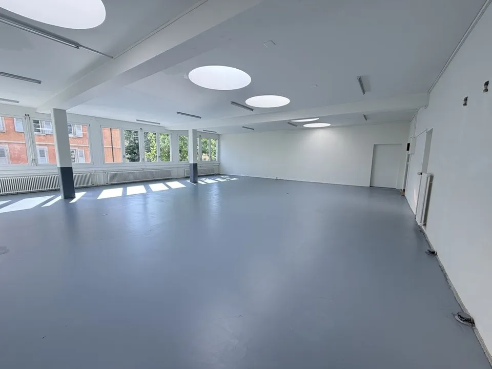 Gewerbefläche im 1.OG zu vermieten!