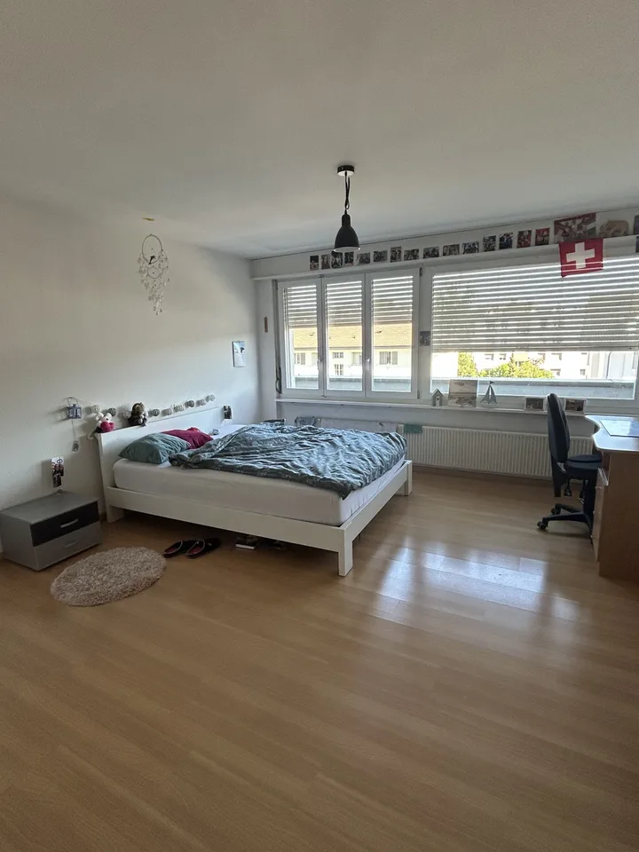 Grosses schönes WG-Zimmer zu vermieten