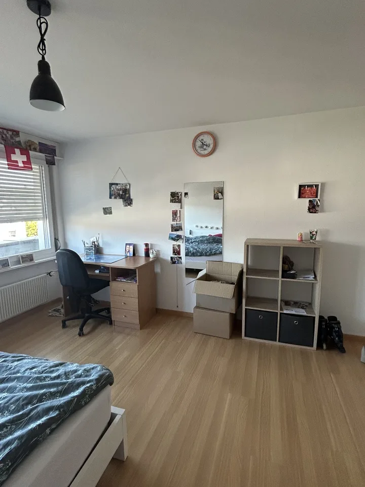 Grosses schönes WG-Zimmer zu vermieten