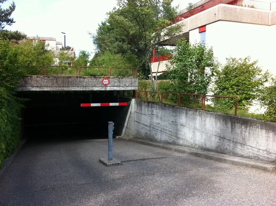 Einstellhallenplätze in Lyss zu vermieten