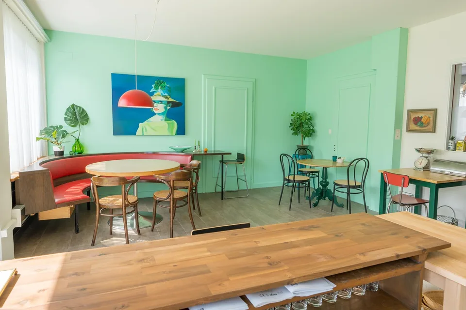 Grosses Zimmer mit eigenem Bad für Dame oder Paar