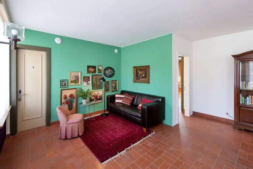 Grosses Zimmer mit eigenem Bad für Dame oder Paar