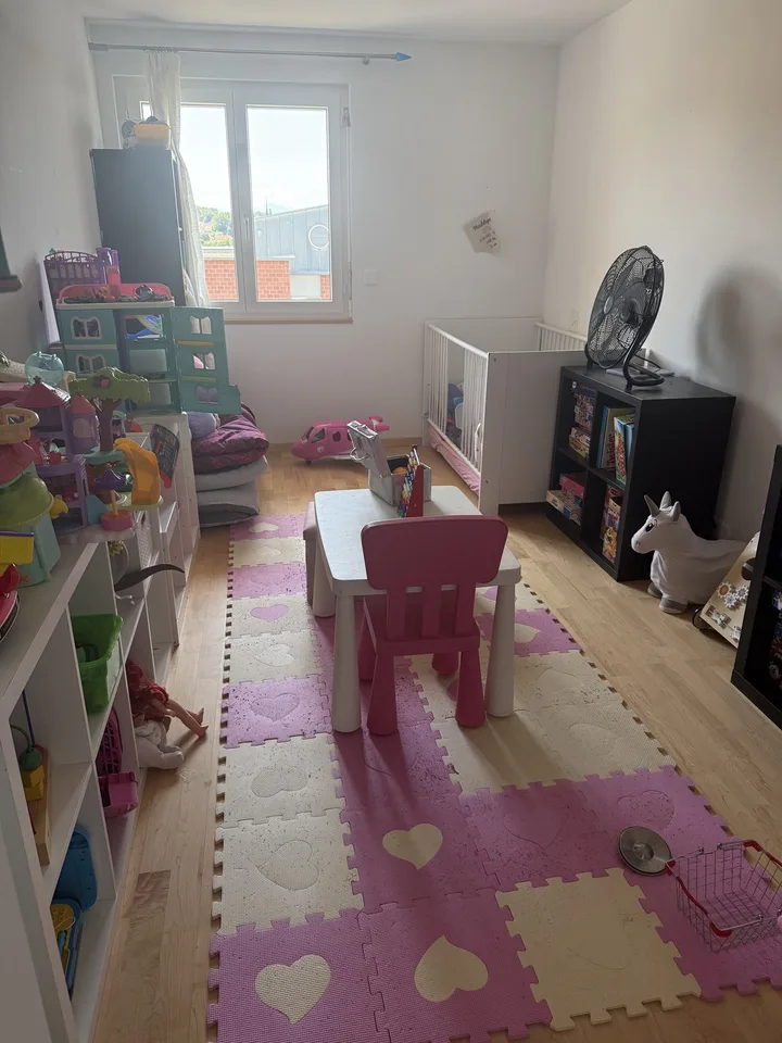 Bel appartement de quatre pièces et demi à Düdingen