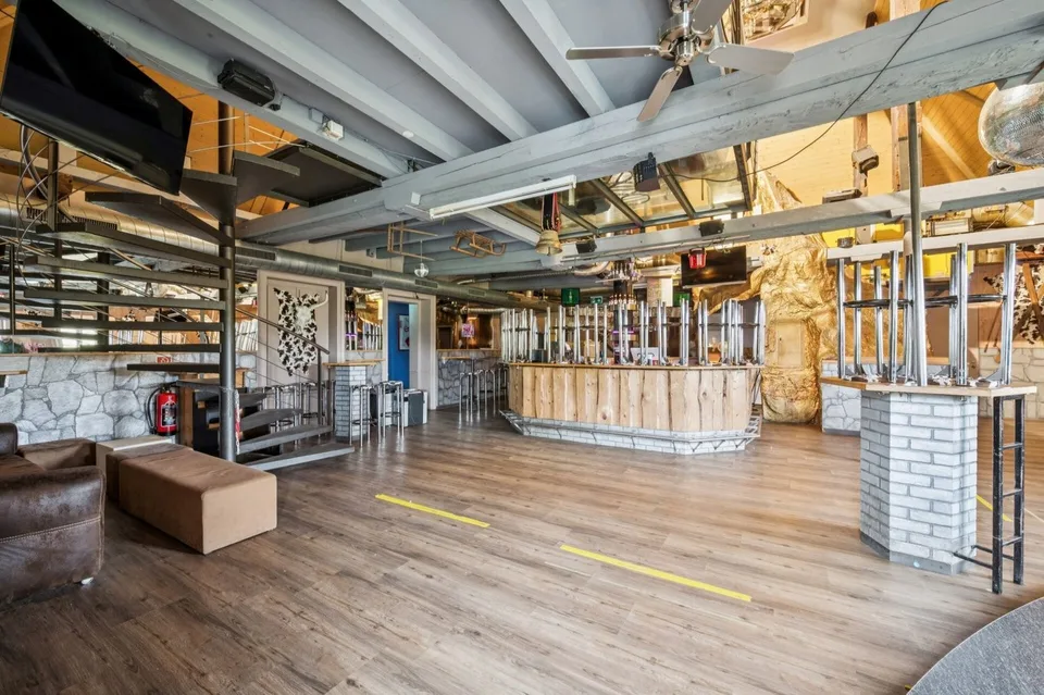 Attraktive Liegenschaft mit Restaurant und grossflächigem Parkplatz – foto 6 di 13