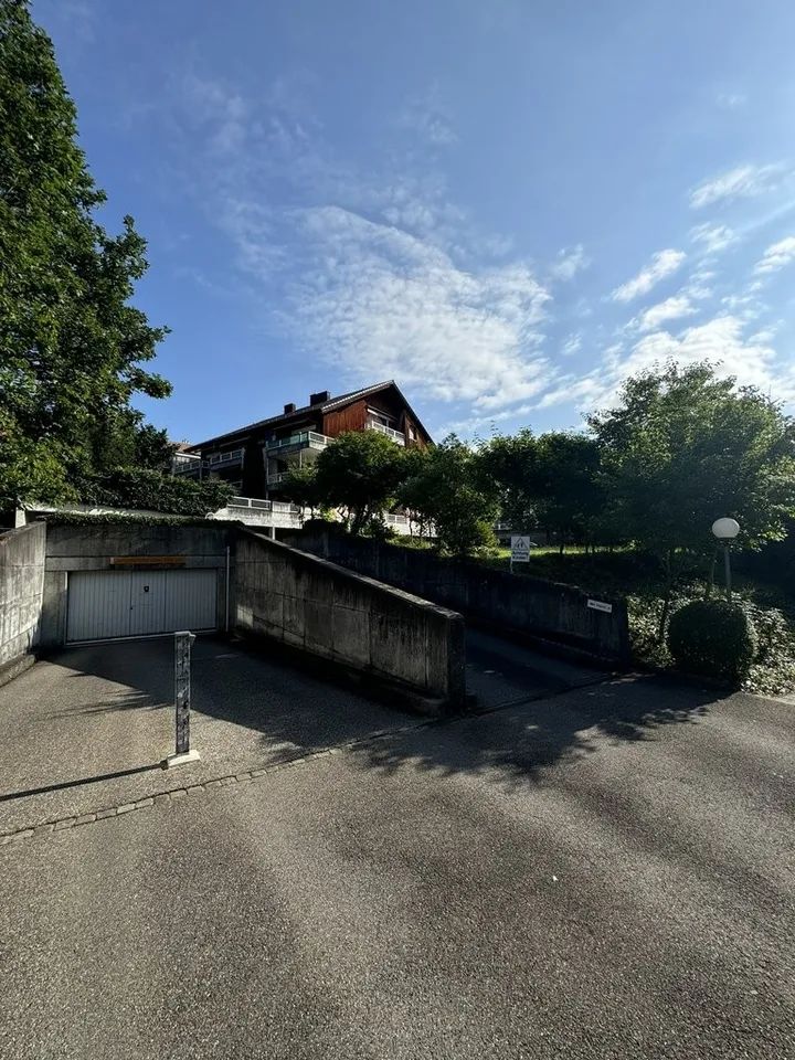Sichern Sie sich Ihren Einstellhallenplatz in Frauenkappelen!