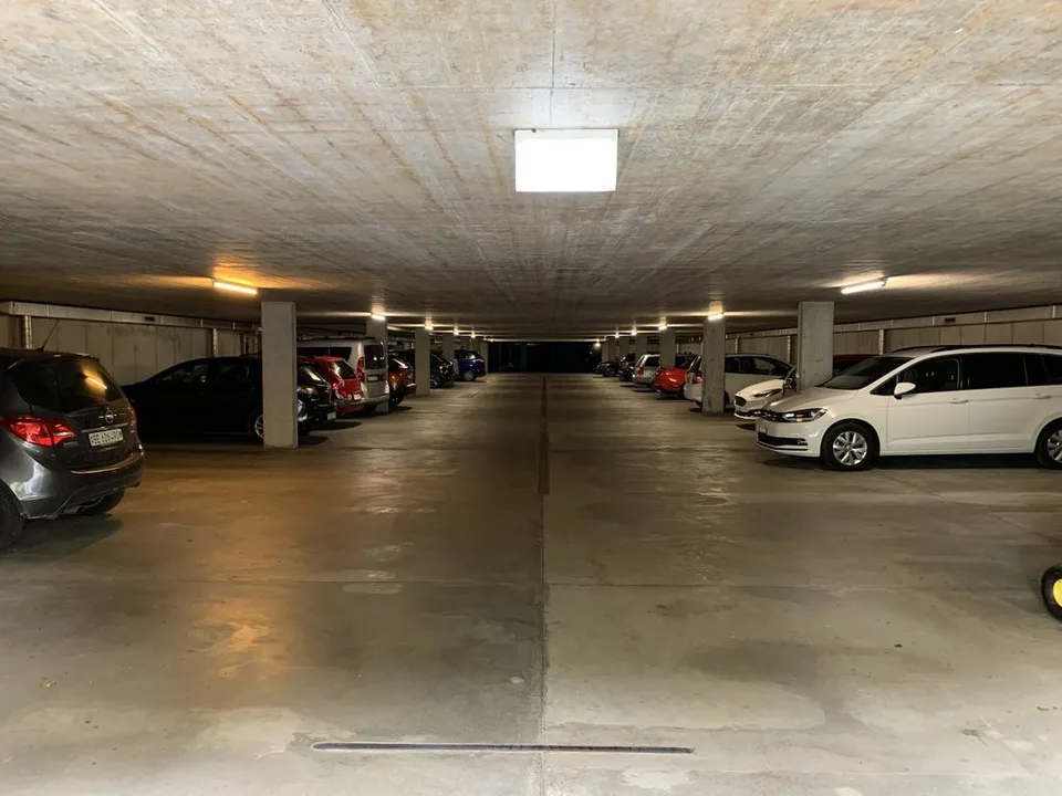 Einstellhallenplatz in Belp