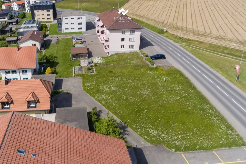 Mehrfamilienhaus mit Entwicklungspotenzial und zusätzlicher Bauparzelle in Heitenried