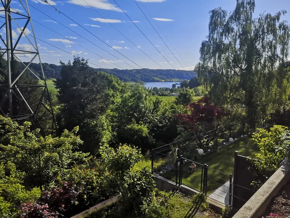 Haus mit naturnaher Lage und Blick auf See in Hinterkappelen