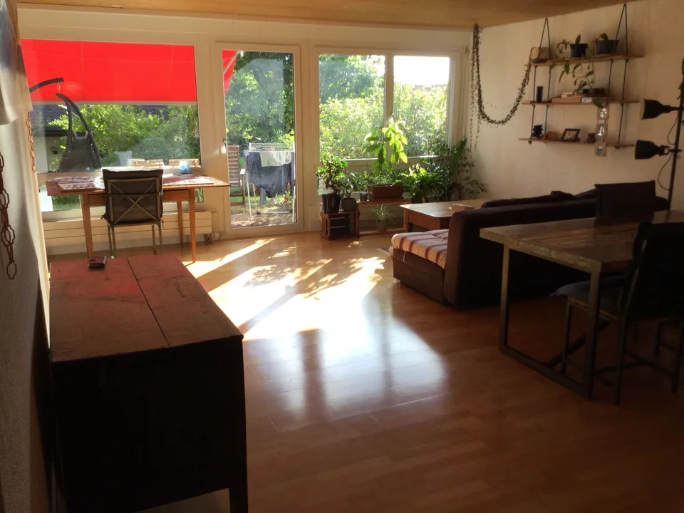 Parterre-Wohnung mit Sitzplatz, Balkon u. eigener Waschküche