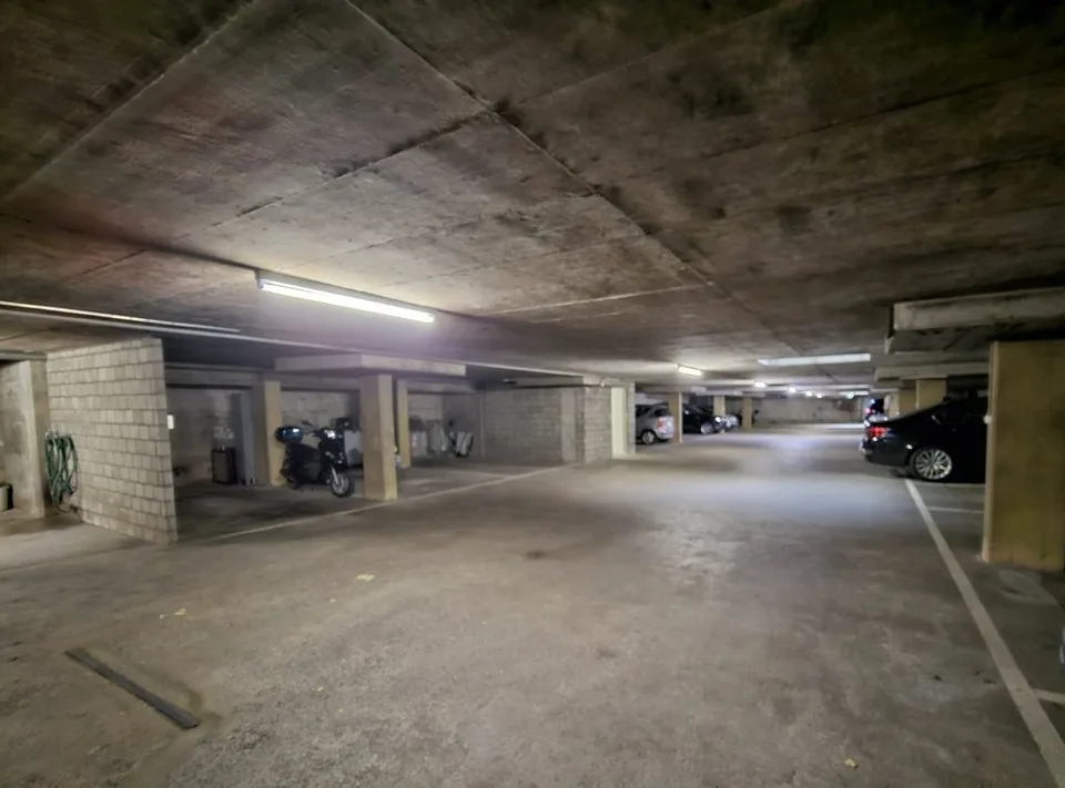 Einstellhallenplatz zu vermieten