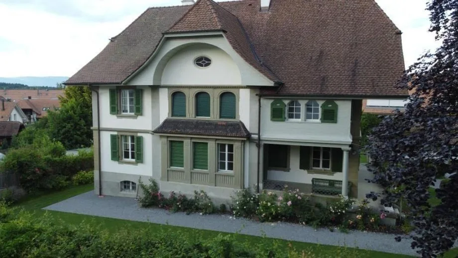 Repräsentativer Statthalterstock im Dorfkern von Schüpfen zu vermieten