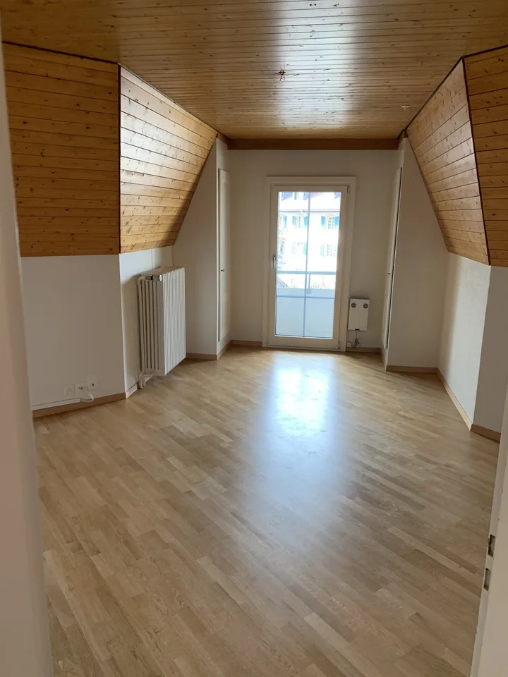 3 Zi. Dachwohnung - im Zentrum von Münchenbuchsee