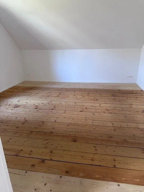 Attraktives Büro/Atelier im Dachgeschoss