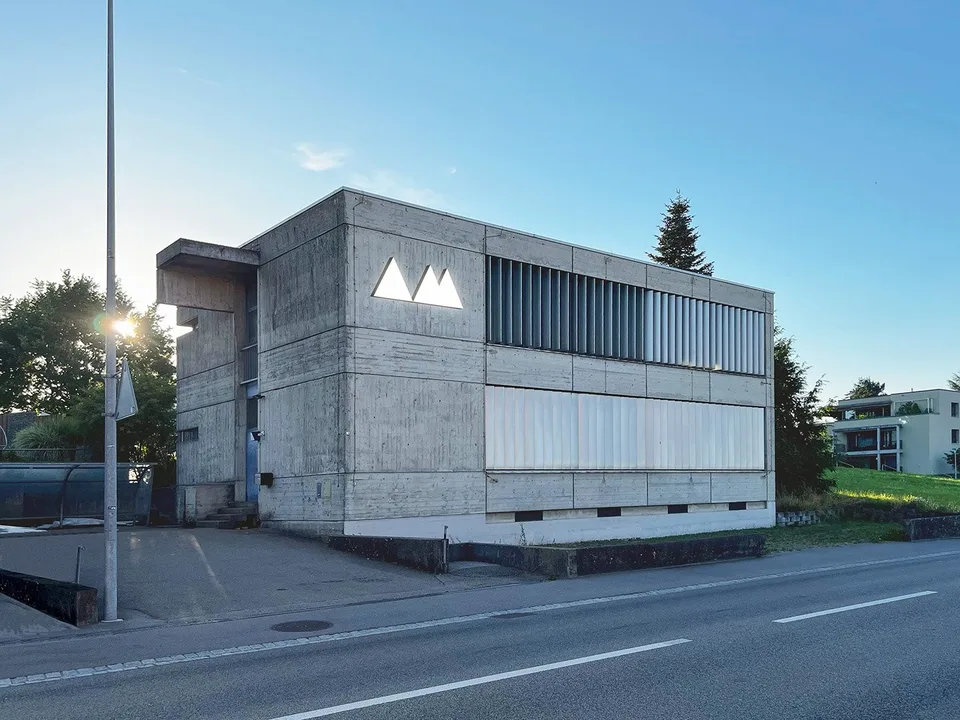 Lichtdurchflutete, vielseitig nutzbare Gewerberaum, Büro an zentraler Lage