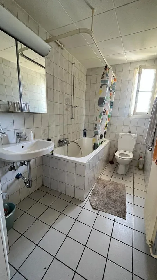 Einzelzimmer möbliert