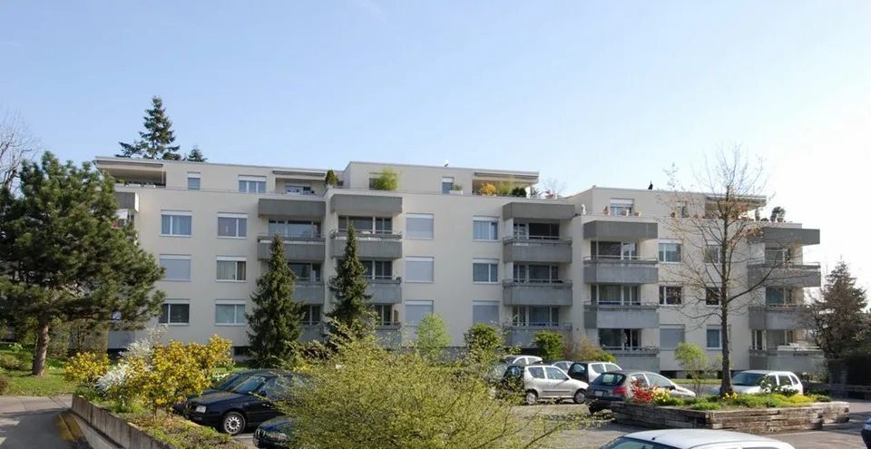 Motorradeinstellhallenplatz zu vermieten