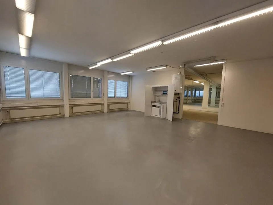 Grosszügiger Gewerberaum mit Weitblick à 335m2 im "Hirzi" Zollikofen