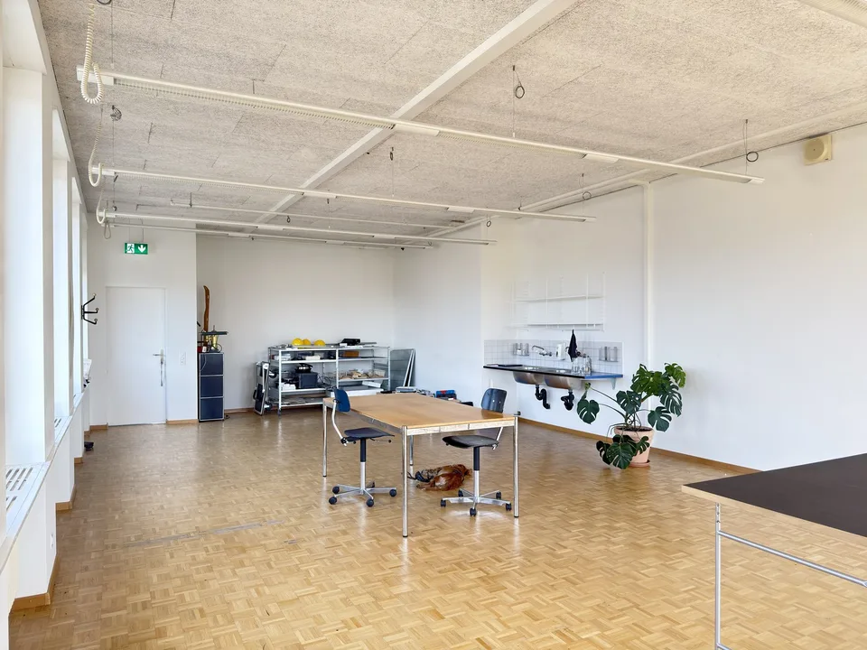 Atelier / Gewerbefläche mit viel Licht