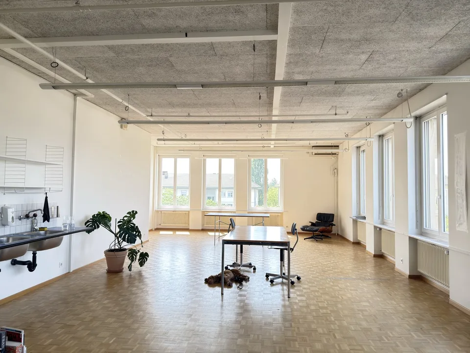 Atelier / Gewerbefläche mit viel Licht
