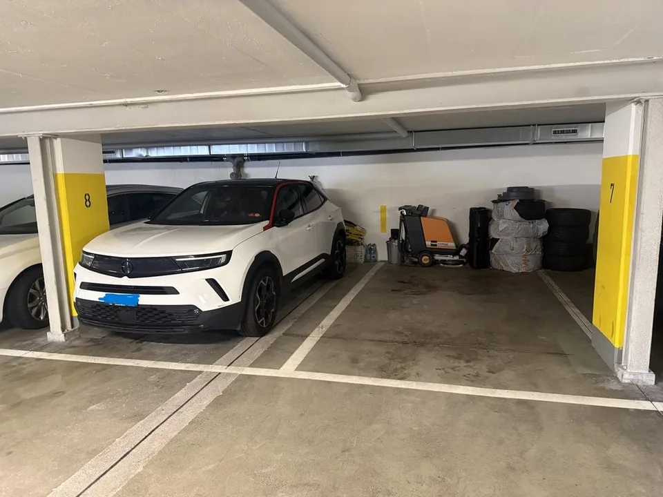 Einstellhallenplatz zu vermieten
