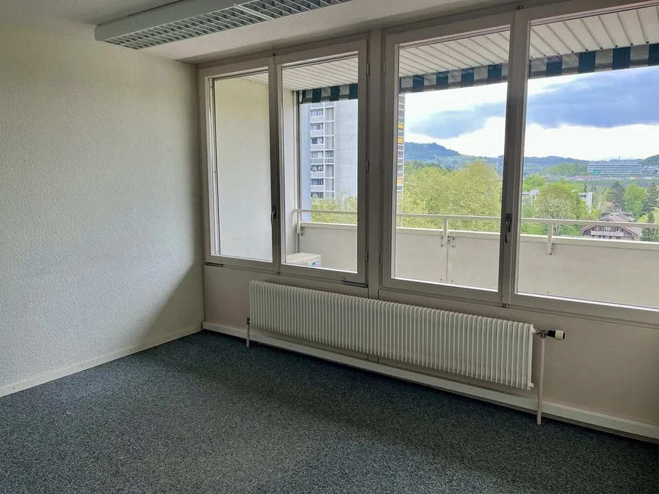 Sonnige, urbane 6-Zimmer-Wohnung mit Alpenblick (befristet)