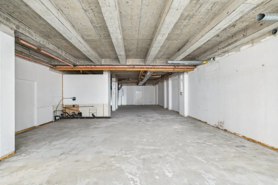An bester Lage: 145.5m2 bezugsbereite Laden-/Bürofläche – Foto 8 von 11