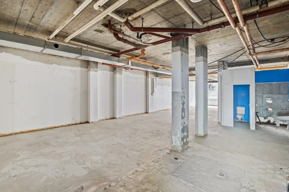 An bester Lage: 145.5m2 bezugsbereite Laden-/Bürofläche – Foto 6 von 11