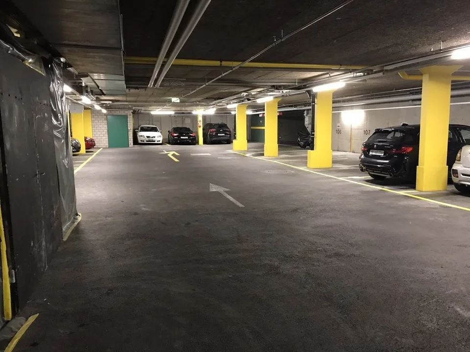 Einstellhallenplatz im Herzen von Ostermundigen