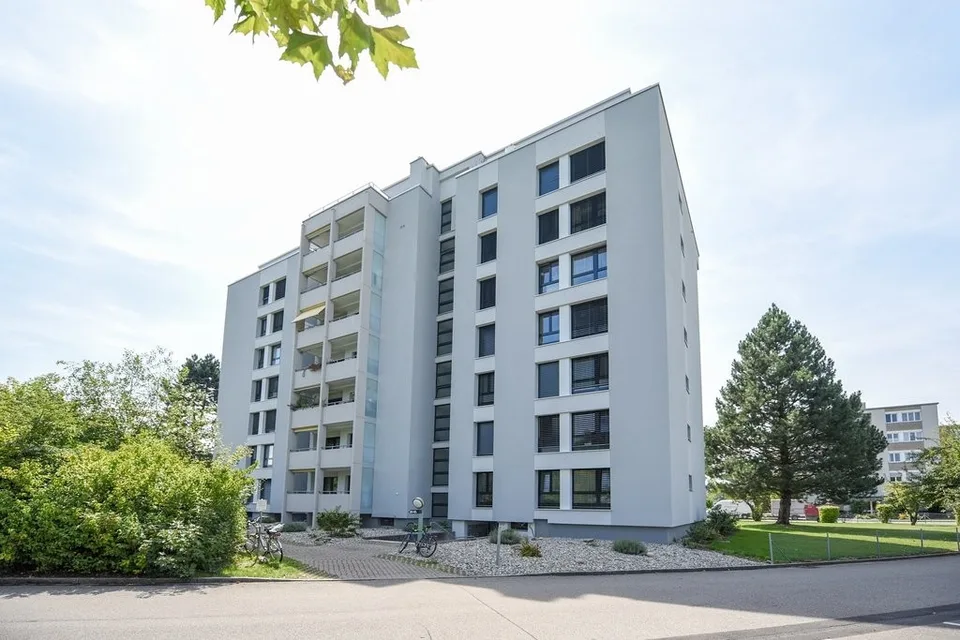 Motorradplatz in der Einstellhalle zu vermieten!