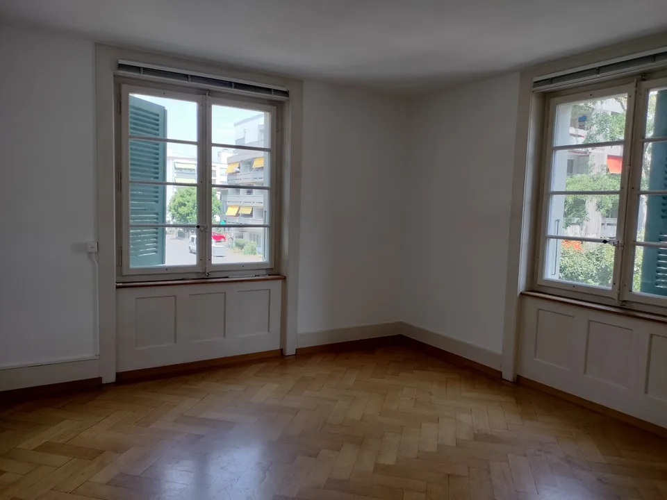 2 Zimmer in 3-Zimmer-Wohnung