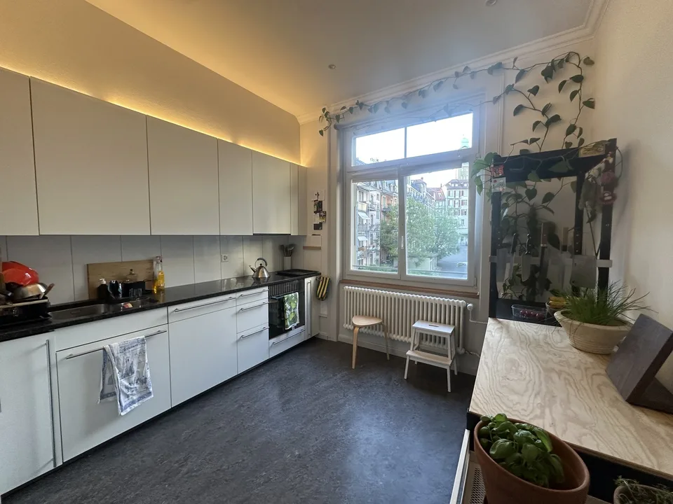Beautiful and light 3-room apartment in the heart of Bern - available for short term sub-let.