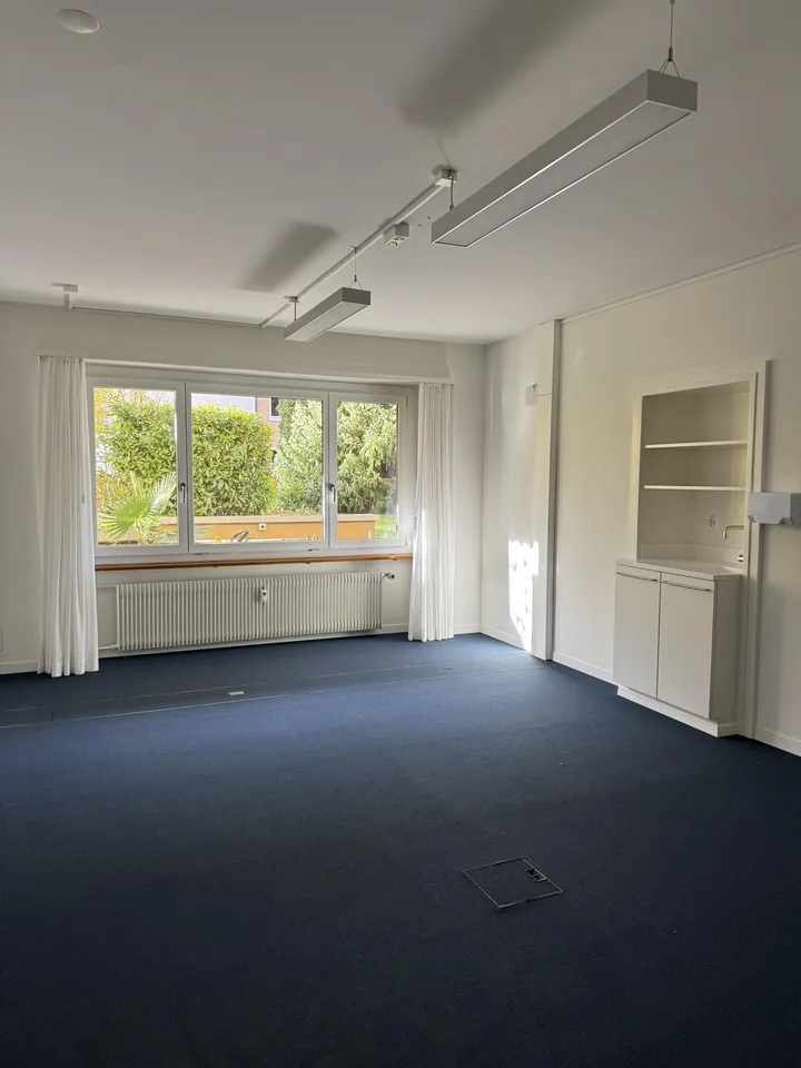 BEFRISTET Büro- und Therapieräume mit Sitzplatz