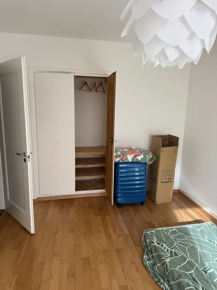 Zimmer für Wochenaufenthalter/in in gemütlicher 3-Zimmer-Wohnung zu vergeben