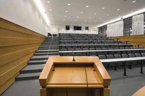stündliche/tägliche Vermietung: Auditorium / VR Raum / Sitzungszimmer